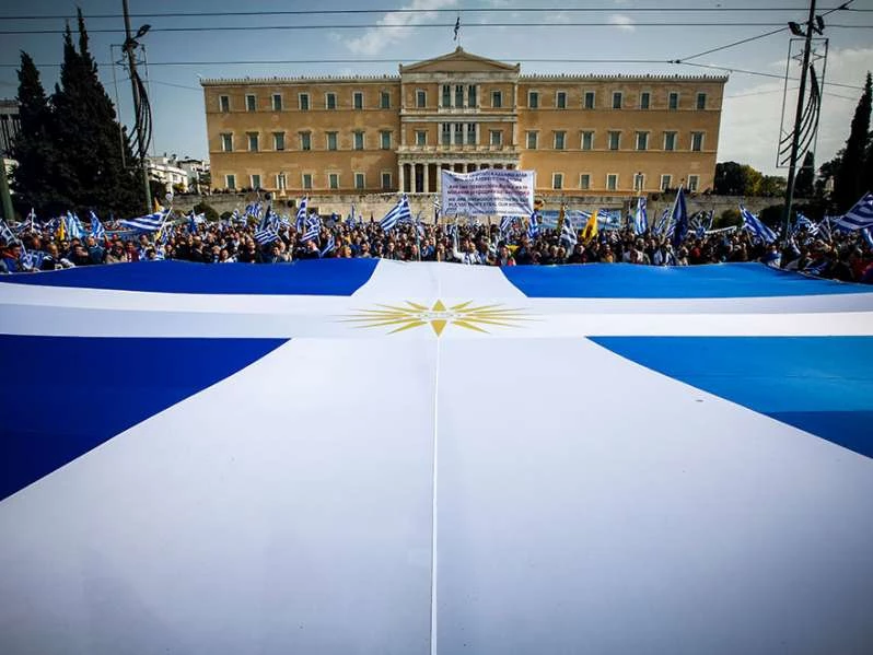 Ρίγη συγκίνησης! Ο Εθνικός Ύμνος από τα στόματα 1 εκατομμυρίων Ελλήνων – Βίντεο